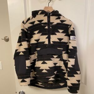 The North Face Campshire Hoodie